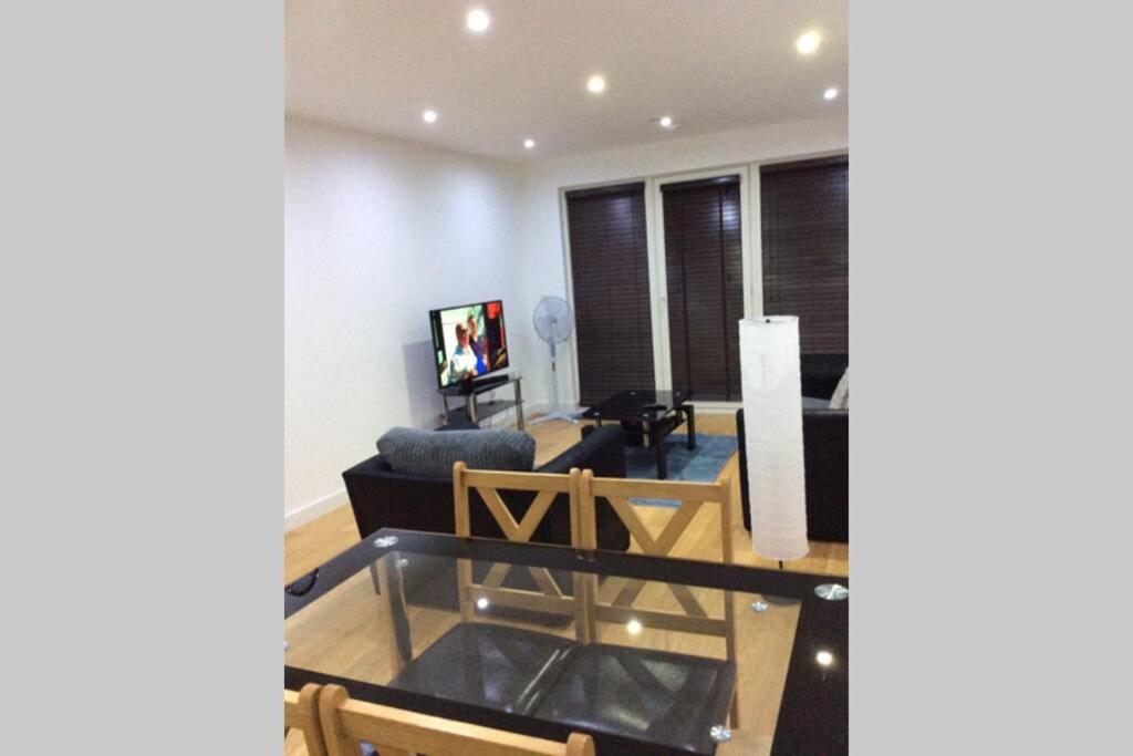 Max'Em Lexington Luxury Apartment Slough Ngoại thất bức ảnh